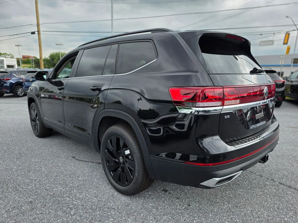New 2026 Deep Black Pearl Volkswagen SE w/Technology image 5