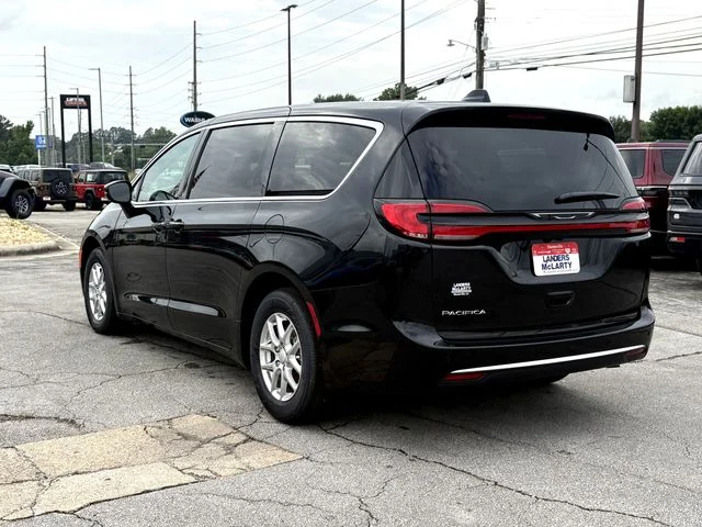 New 2027 Diamond Black Crystal Pearl-Coat Exterior Paint Chrysler Select image 6