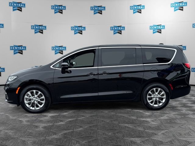 Used 2025 Black Chrysler Select image 3