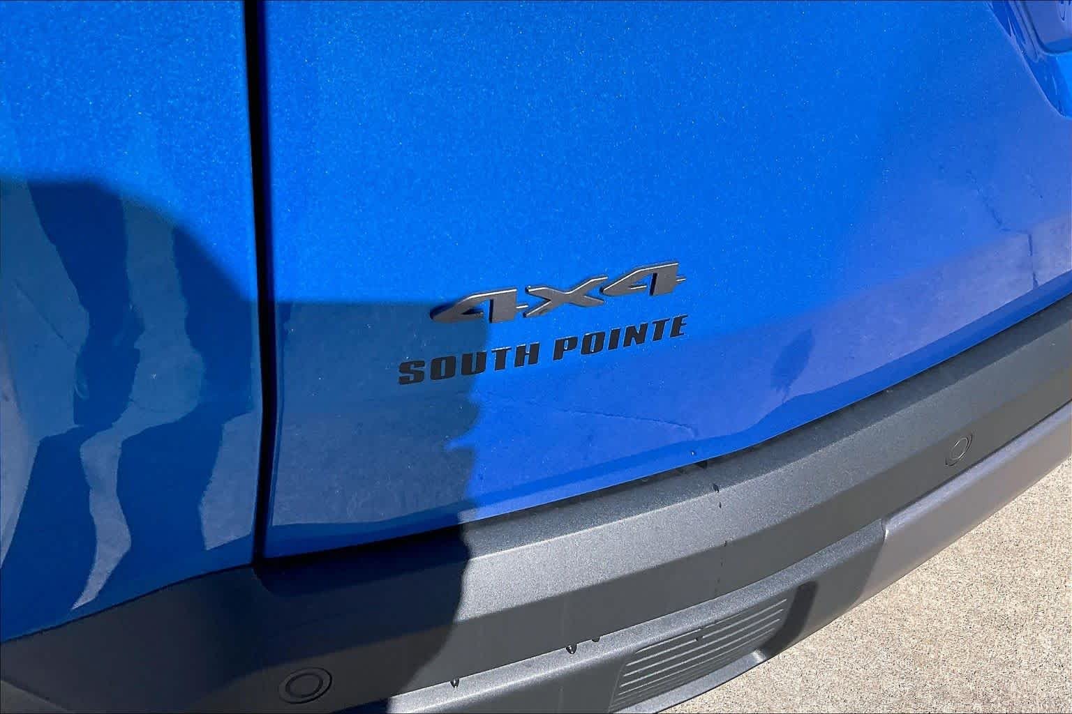 New 2026 Hydro Blue Pearl-Coat Exterior Paint Jeep Limited image 15