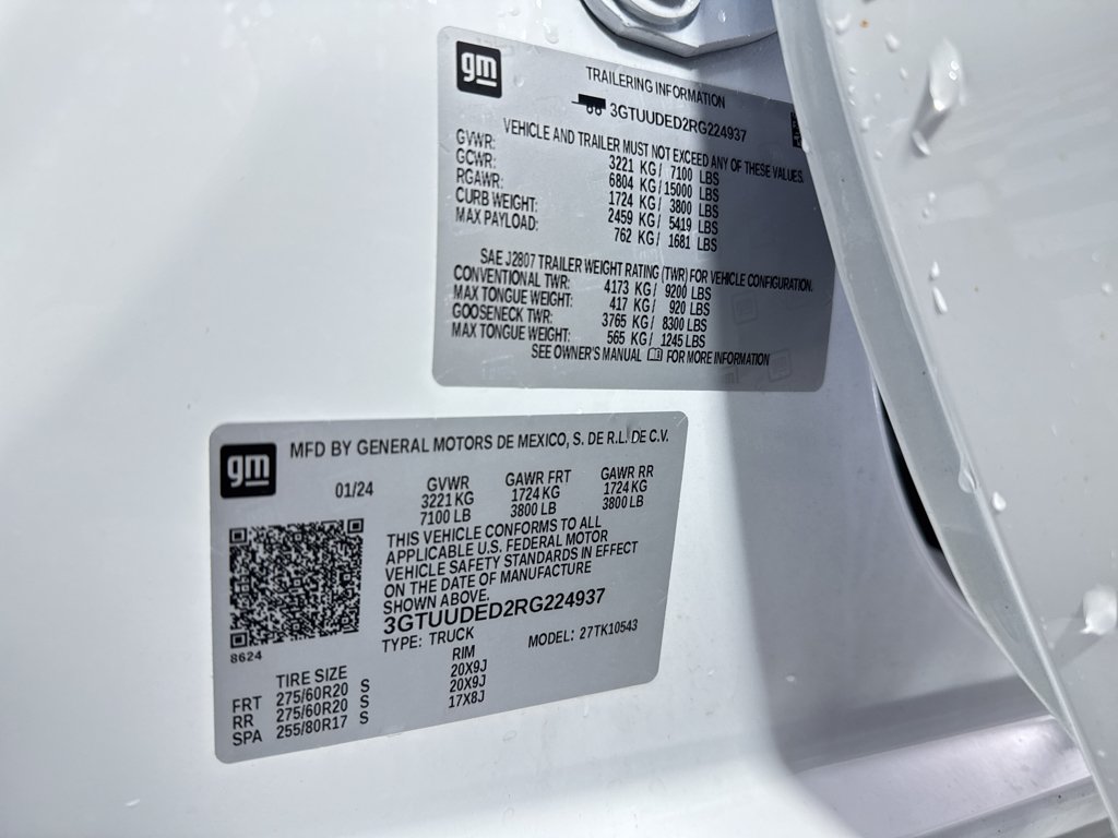 Used 2024 Summit White GMC SLT image 32