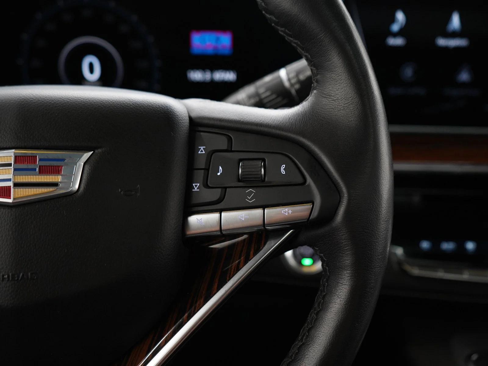 Used 2021 Crystal White Tricoat Cadillac Premium Luxury image 26