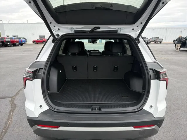 New 2027 Summit White Chevrolet LT image 26