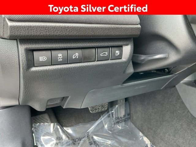 Used 2025  Toyota LE image 22
