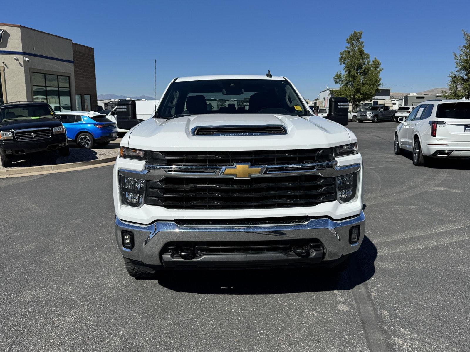 Used 2024 Summit White Chevrolet LT image 9