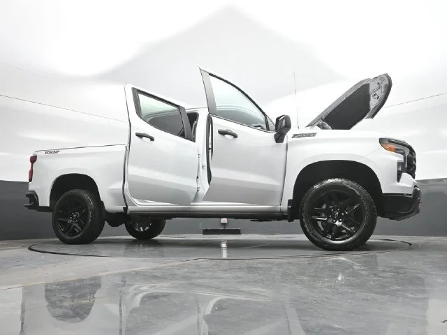 Used 2025 Summit White Chevrolet Custom Trail Boss image 31