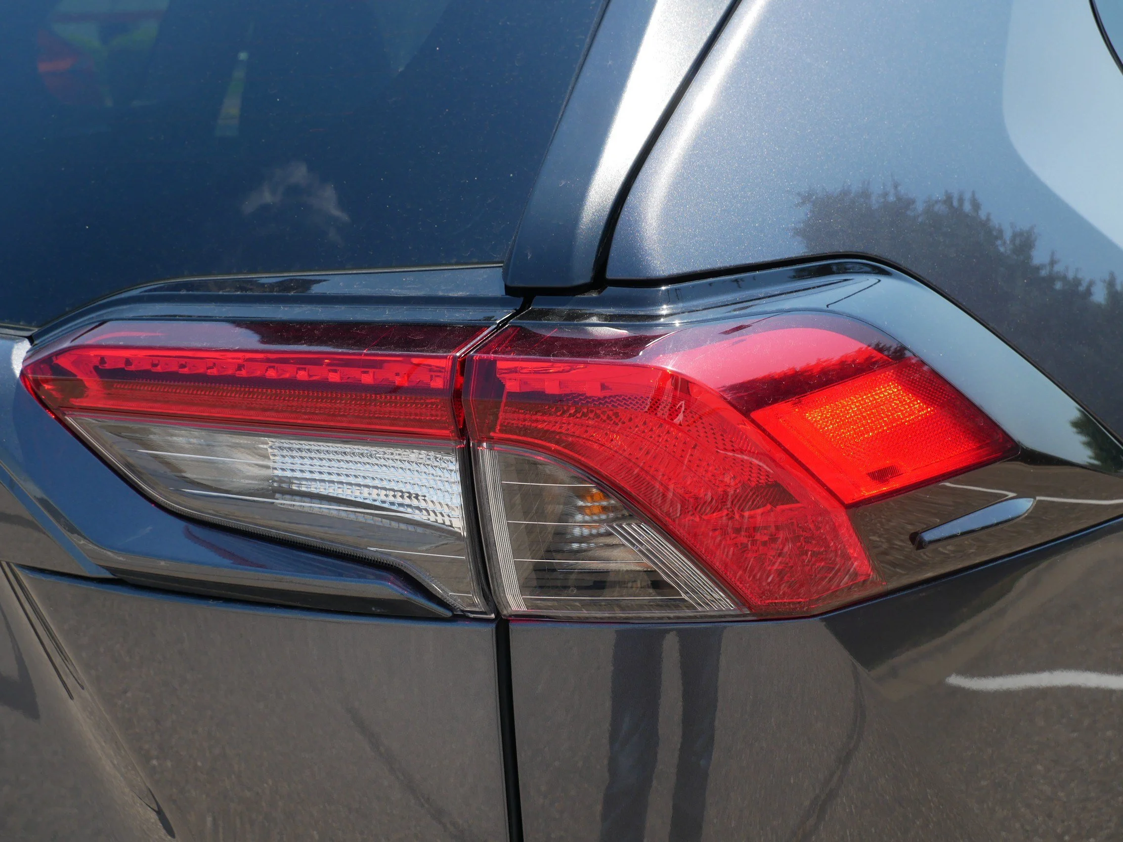 Used 2021 Magnetic Gray Metallic Toyota XLE Premium image 17