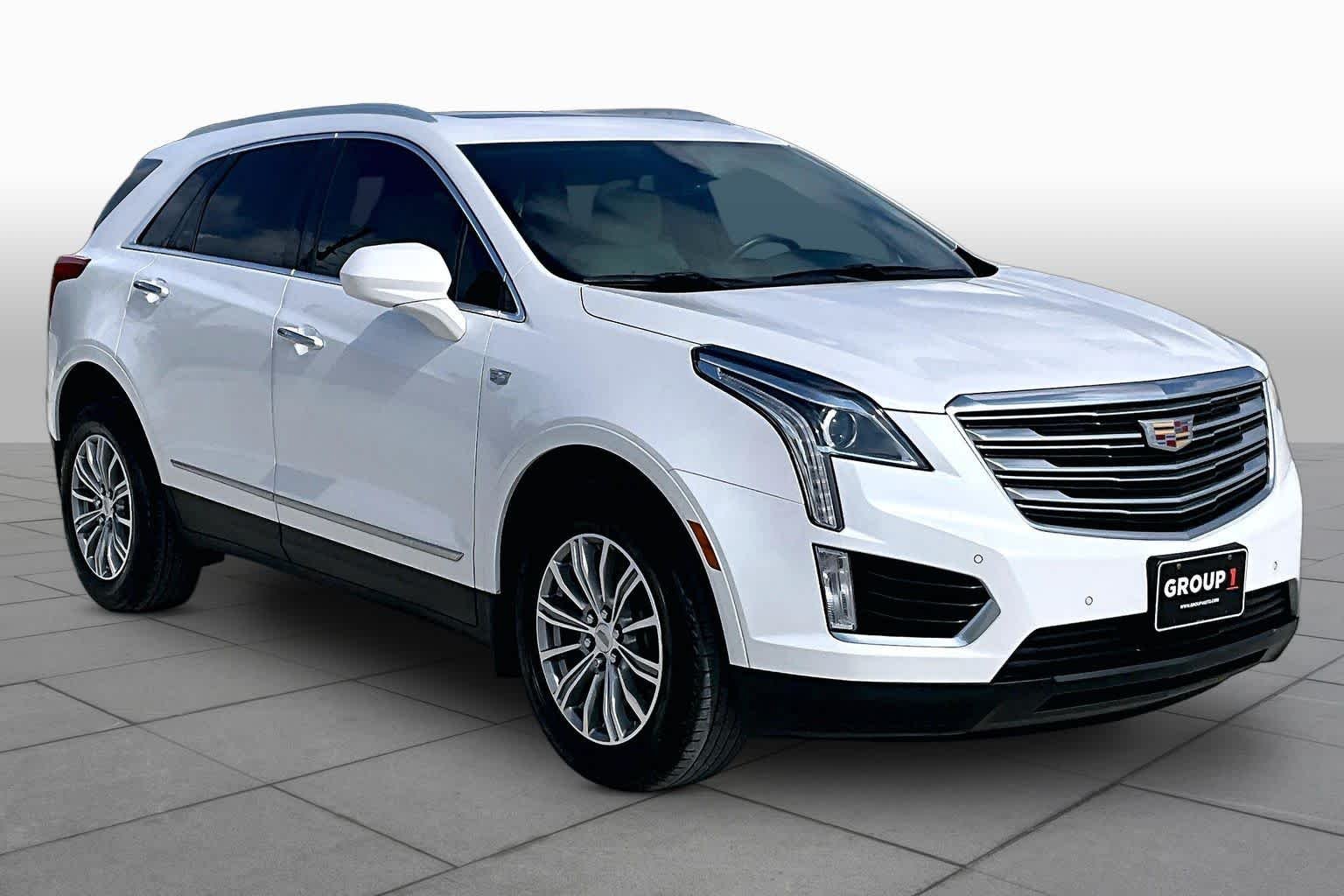 Used 2017 Crystal White Tricoat Cadillac Luxury FWD image 3