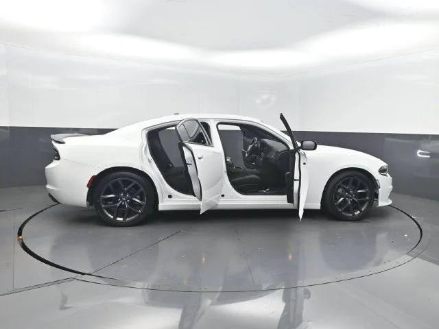 Used 2021 White Dodge SXT image 31