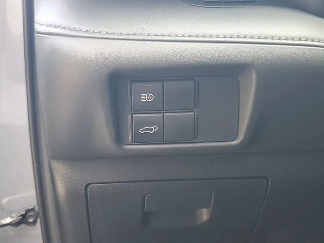 Used 2020  Toyota XLE image 29