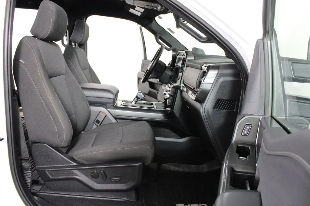 Used 2023 Oxford White Ford XLT image 15