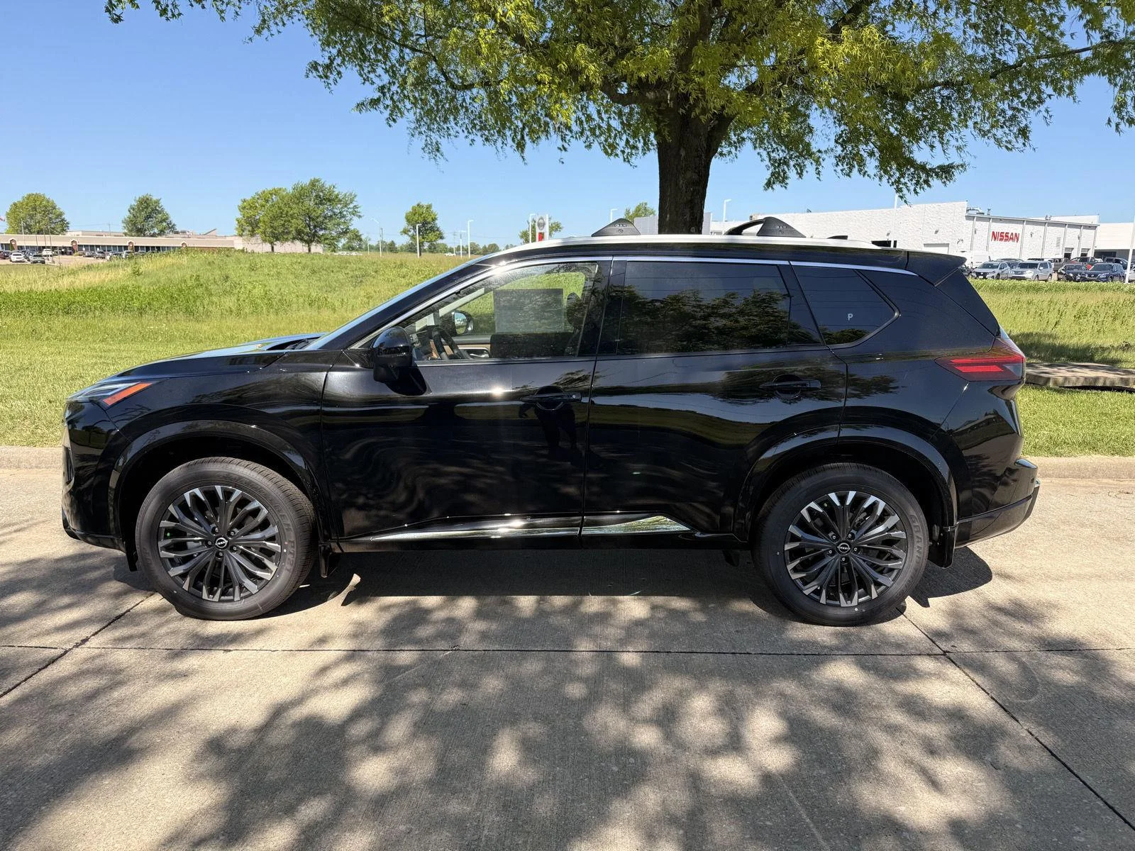 New 2026 Super Black Nissan Platinum image 4
