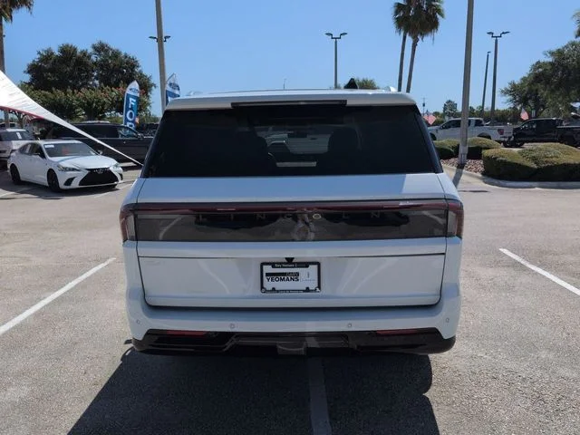 Used 2025 White Lincoln Reserve image 5