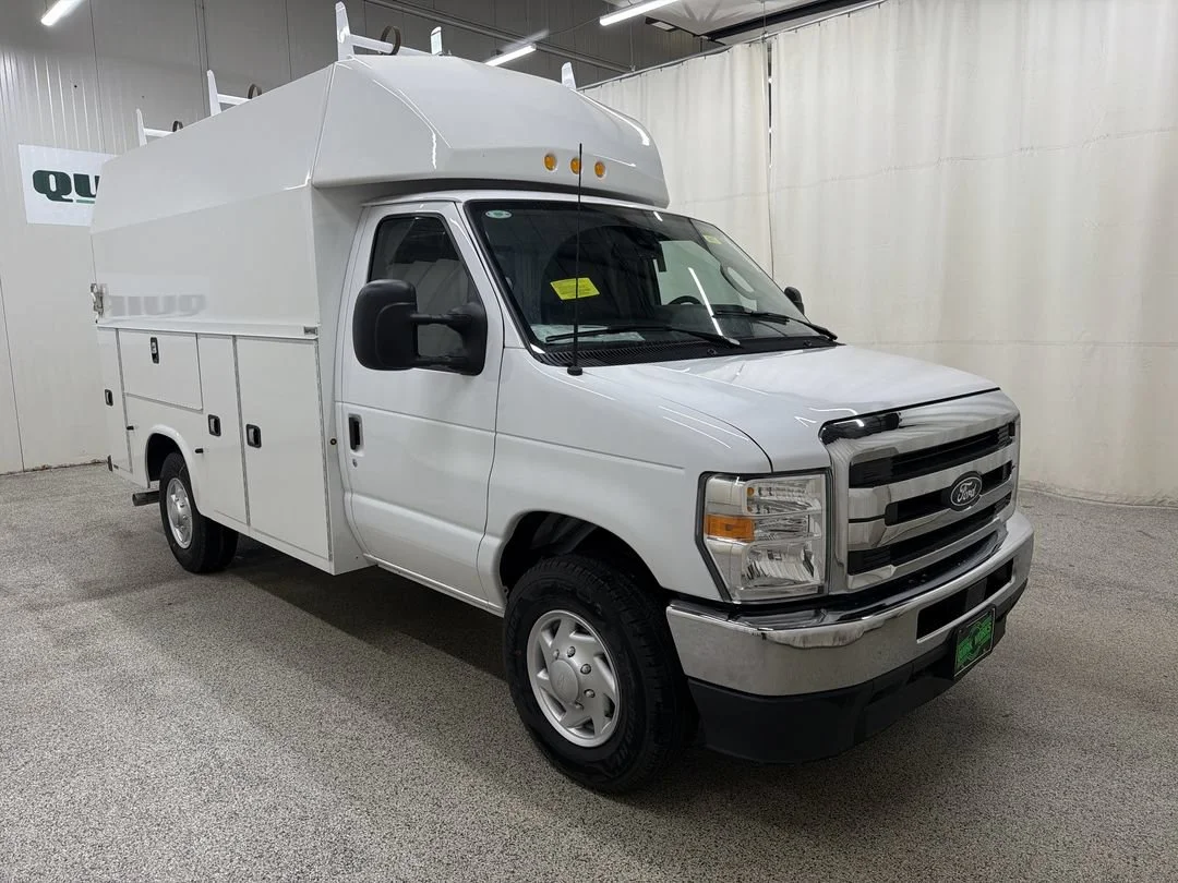 New 2027 Oxford White Ford E-350 SRW image 3