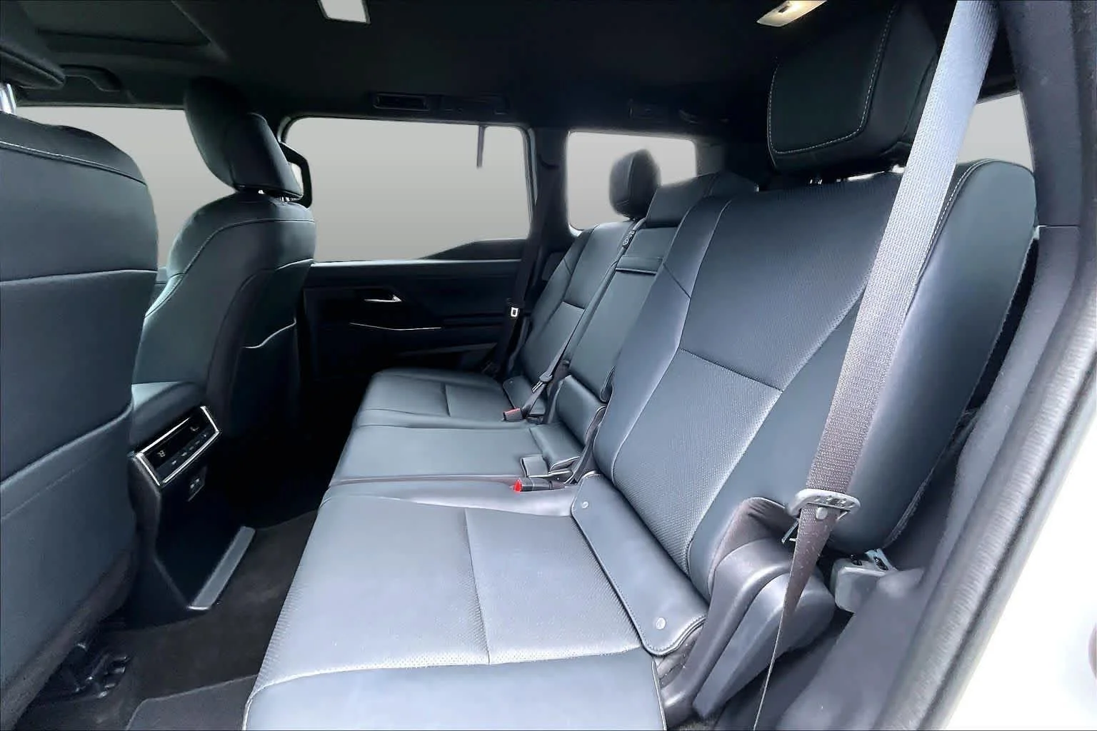 Used 2025 Eminent White Pearl Lexus Premium image 21