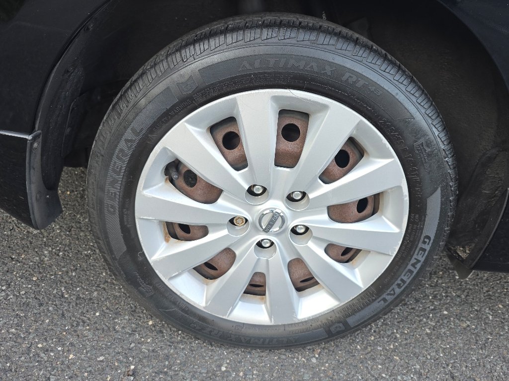 Used 2016 Super Black Nissan S image 5