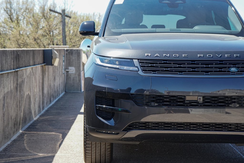 Used 2026 Carpathian Gray Premium Metallic Land Rover SE image 7