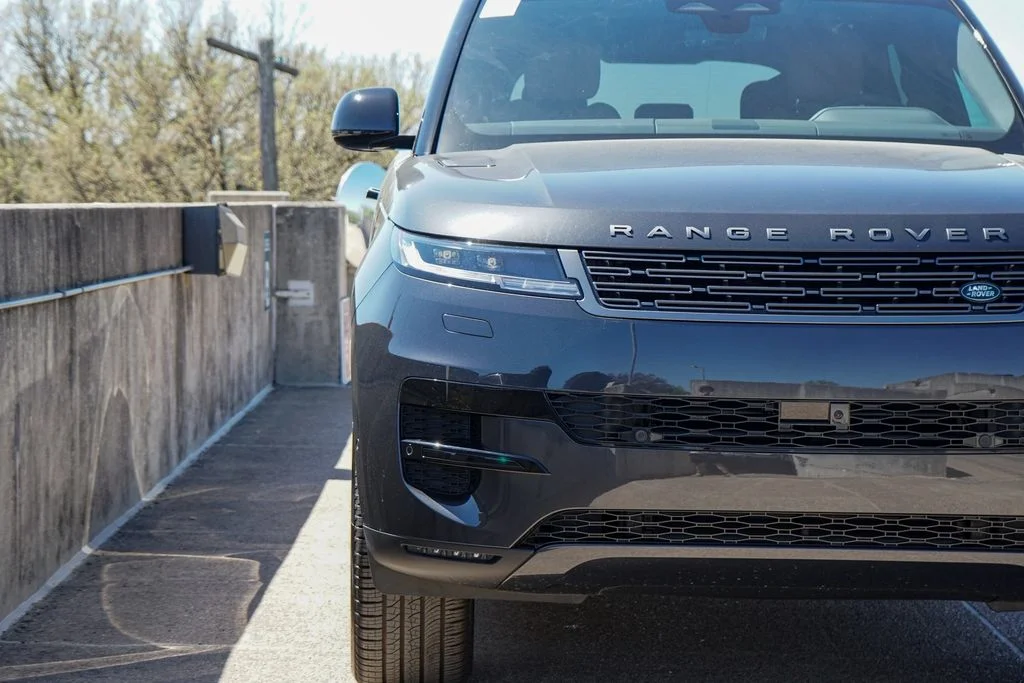 New 2026 Carpathian Gray Premium Metallic Land Rover SE image 7
