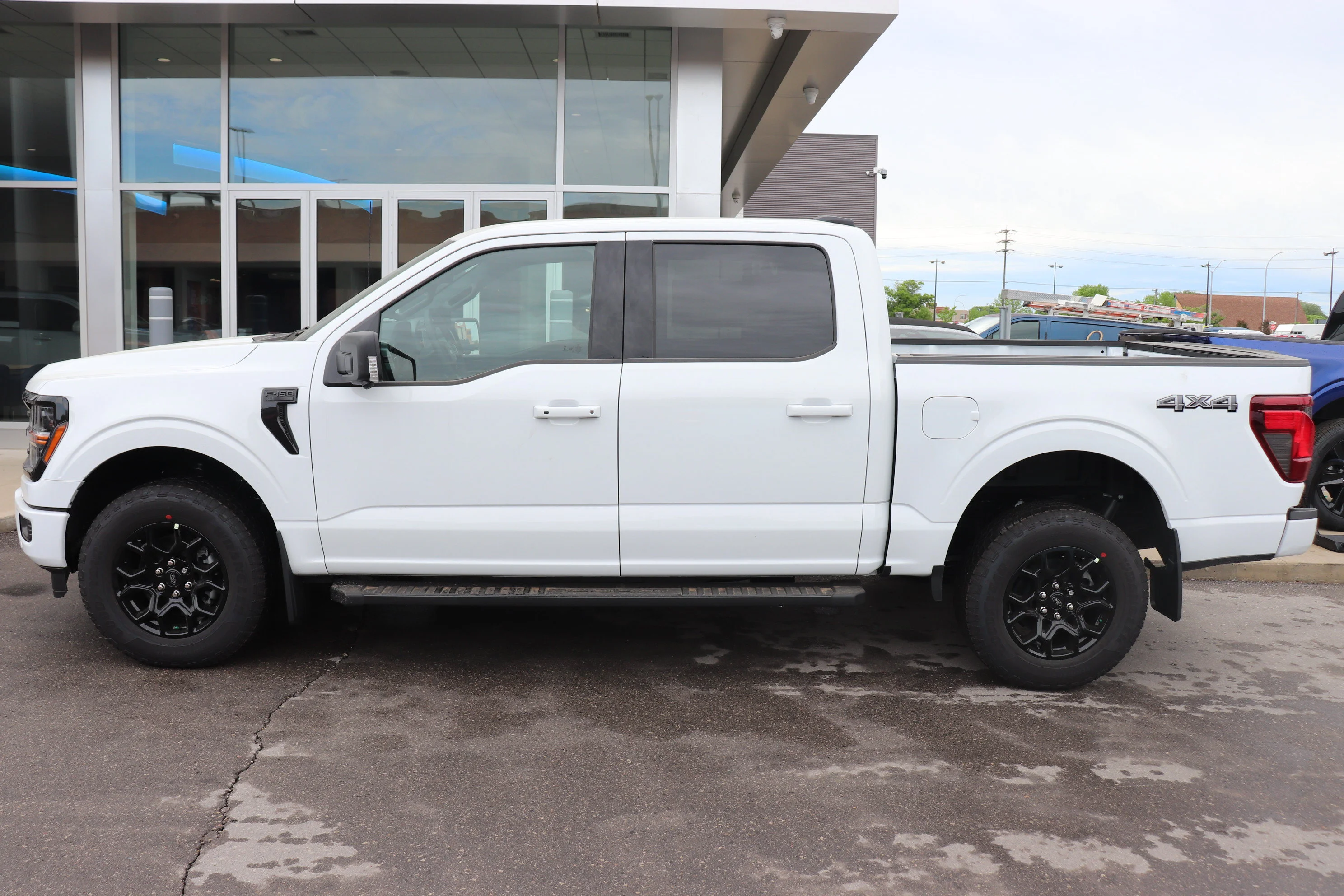 New 2026 OXFORD WHITE Ford XLT image 3