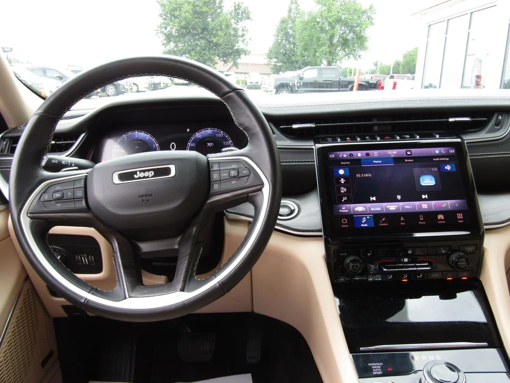 Used 2022 Black Jeep Limited image 5