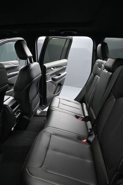 New 2026 Baltic Gray Metallic Clear-Coat Exterior Paint Jeep Limited image 8