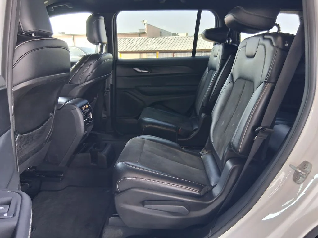 Used 2024 White Jeep Altitude image 20