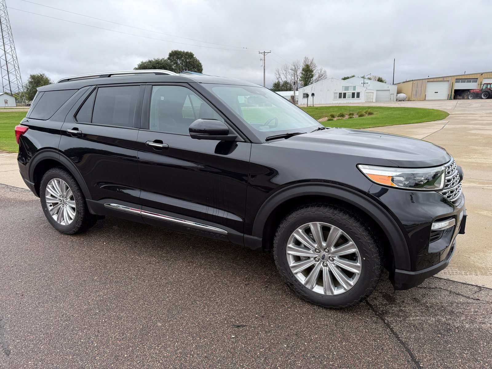 Certified Used 2020 Black Metallic Ford Limited image 10