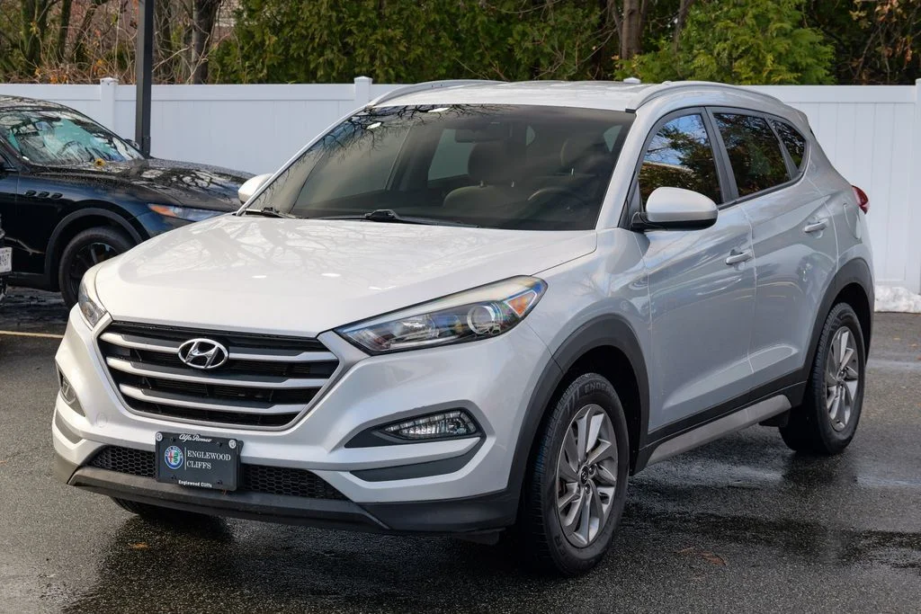 Used 2018 Molten Silver Hyundai SEL image 3