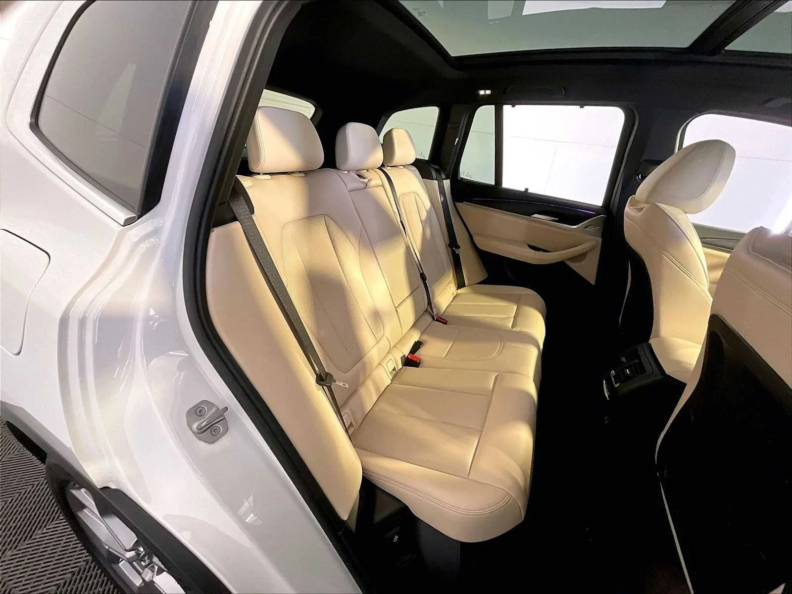 Used 2023 Mineral White Metallic BMW xDrive30i image 23