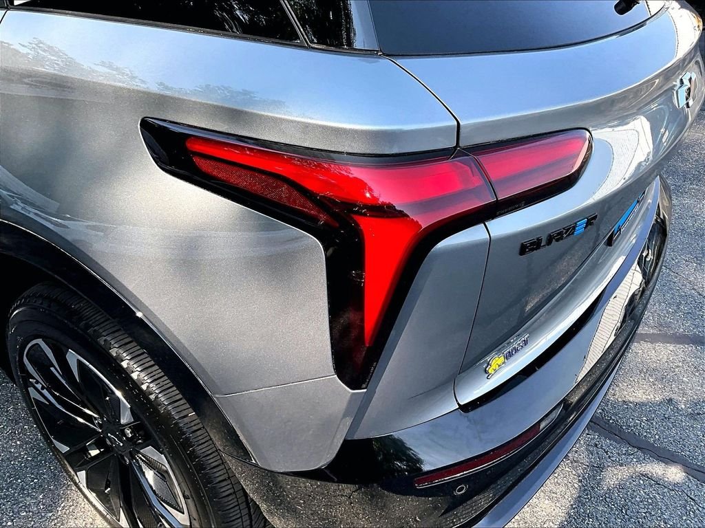 Used 2024 Gray Chevrolet RS image 31