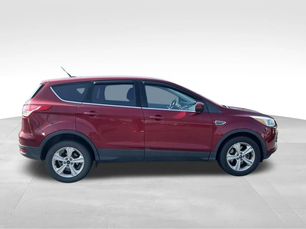 Used 2015 Ruby Red Metallic Ford SE image 4