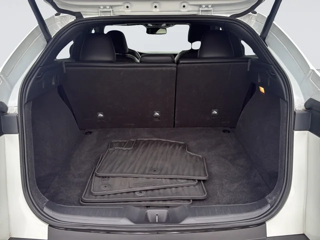 Used 2023 White INFINITI ESSENTIAL image 33