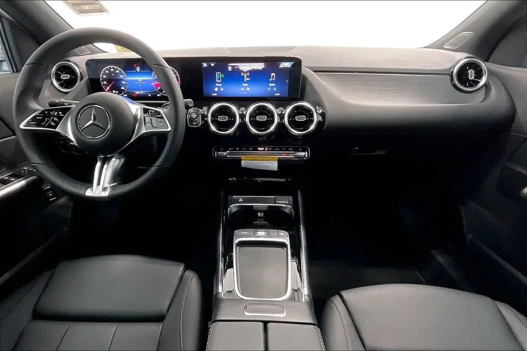 New 2026 Polar White Mercedes-Benz GLA 250 image 17