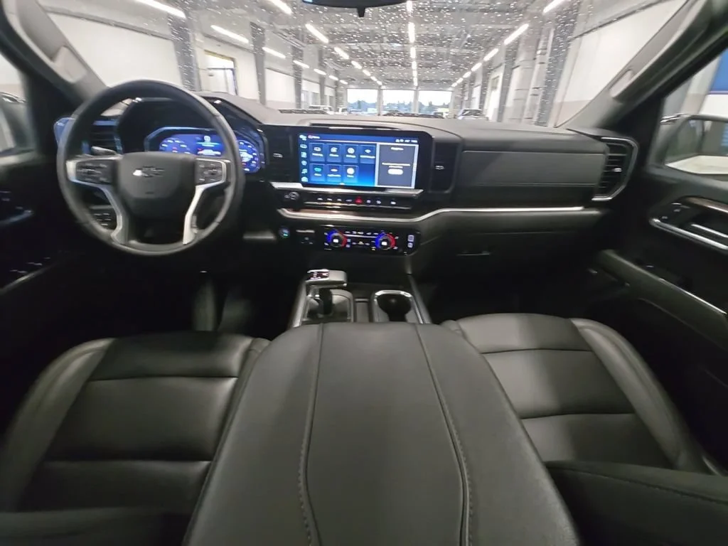 Used 2025 Summit White Chevrolet LT Trail Boss image 27