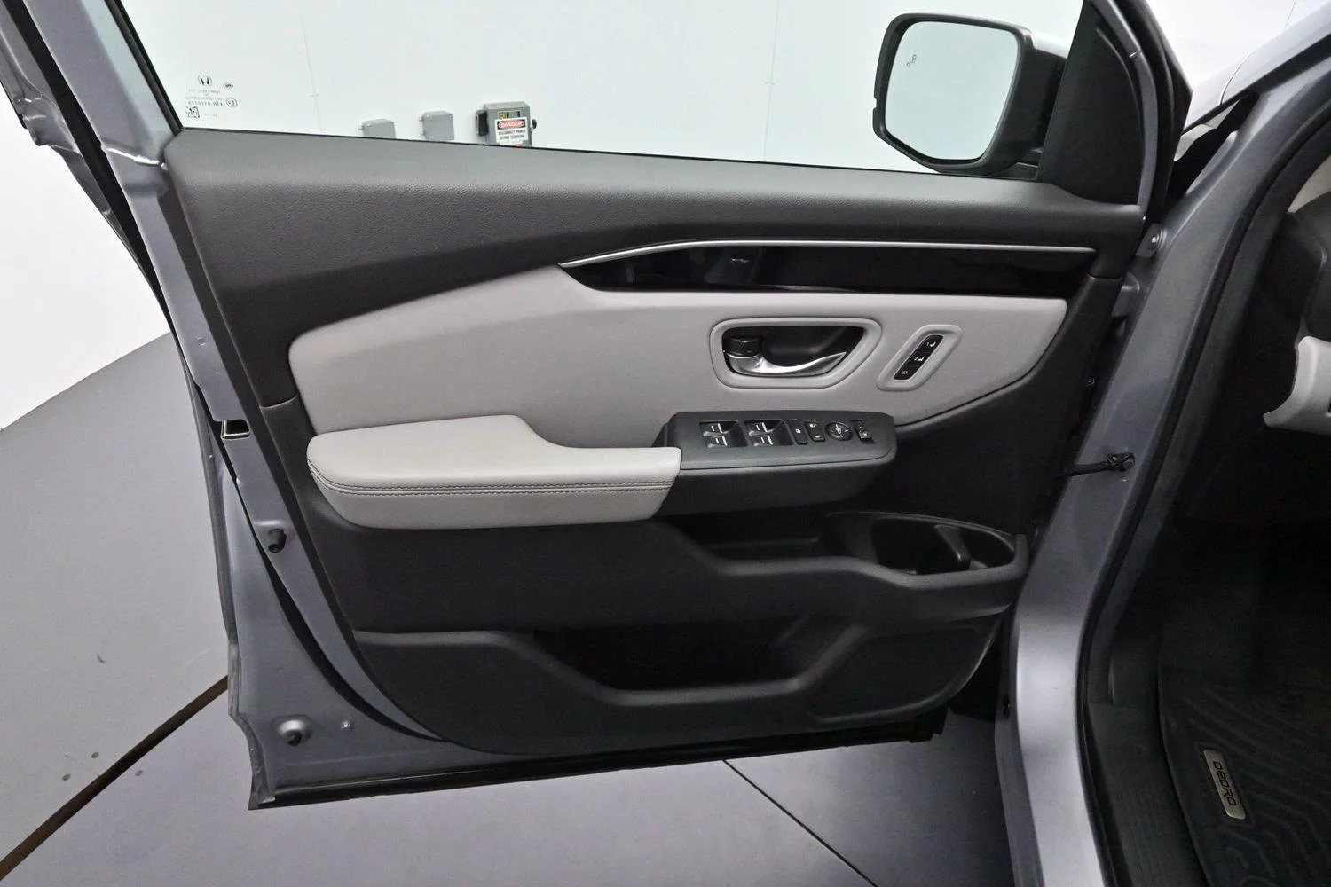 Used 2024 Lunar Silver Metallic Honda EX-L 7 Passenger image 9