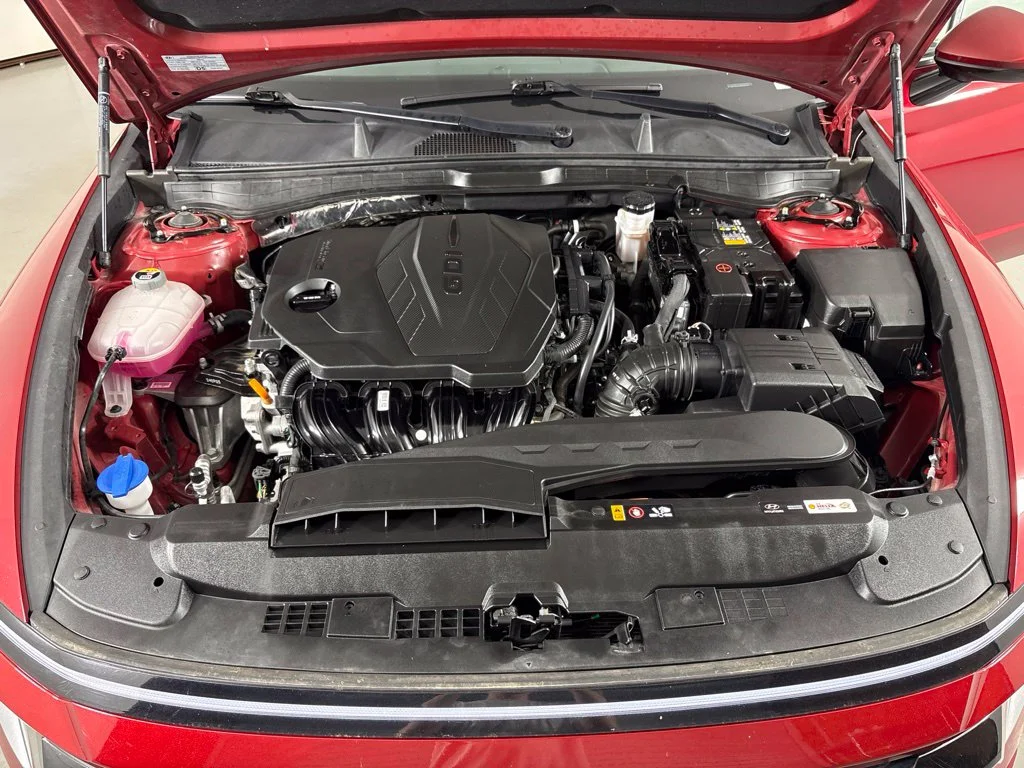 Used 2025 Red Hyundai SEL image 40