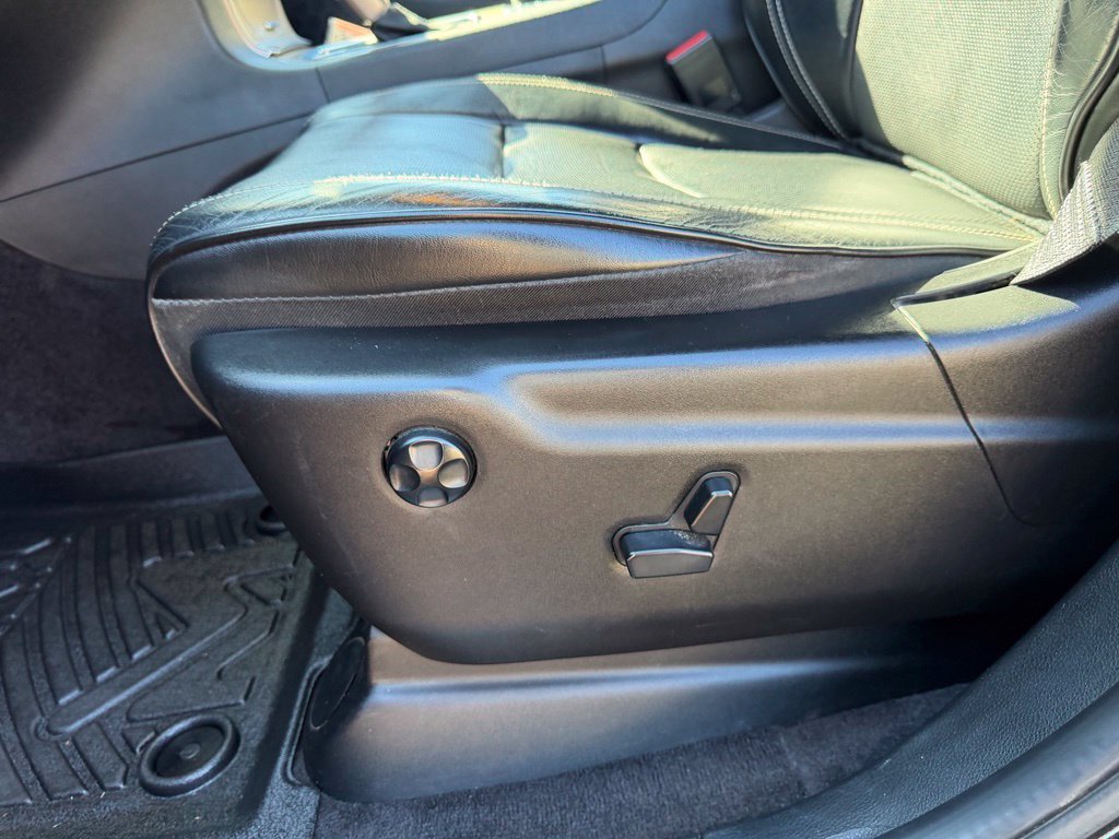 Used 2016 Brilliant Black Crystal Pearlcoat Jeep Overland image 13