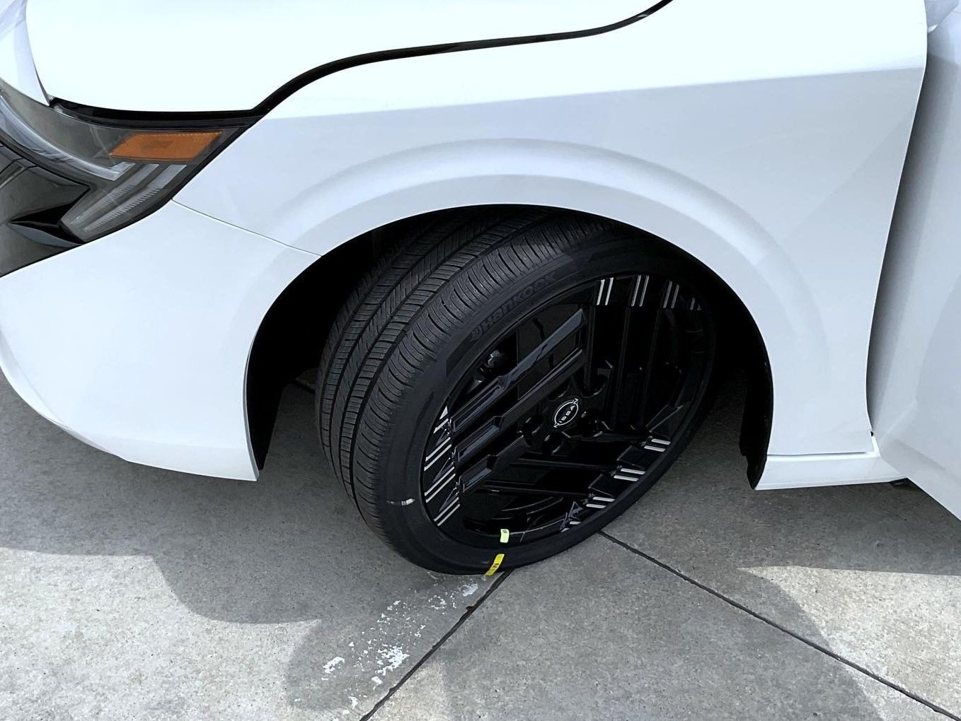 New 2026 Aspen White TriCoat / Super Black Two-tone Nissan SR image 24