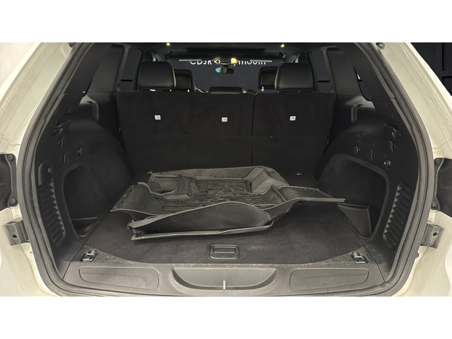 Used 2018 Bright White Clearcoat Jeep Altitude image 27