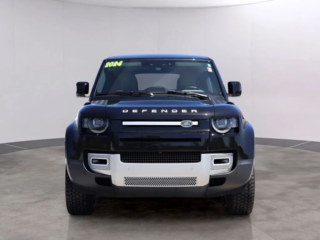 Certified Used 2024 Santorini Black Metallic Land Rover SE image 2