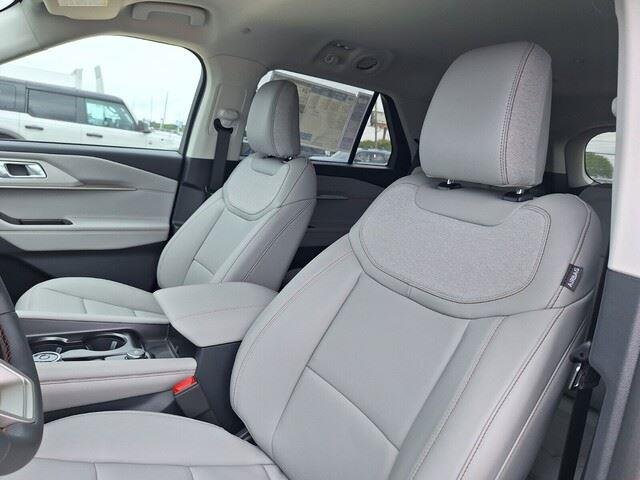 New 2026 Vapor Blue Metallic Ford Active image 11