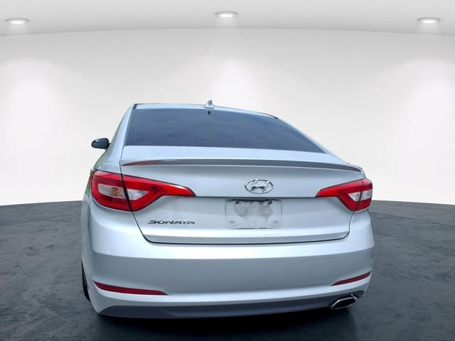 Used 2015 Silver Hyundai SE image 19