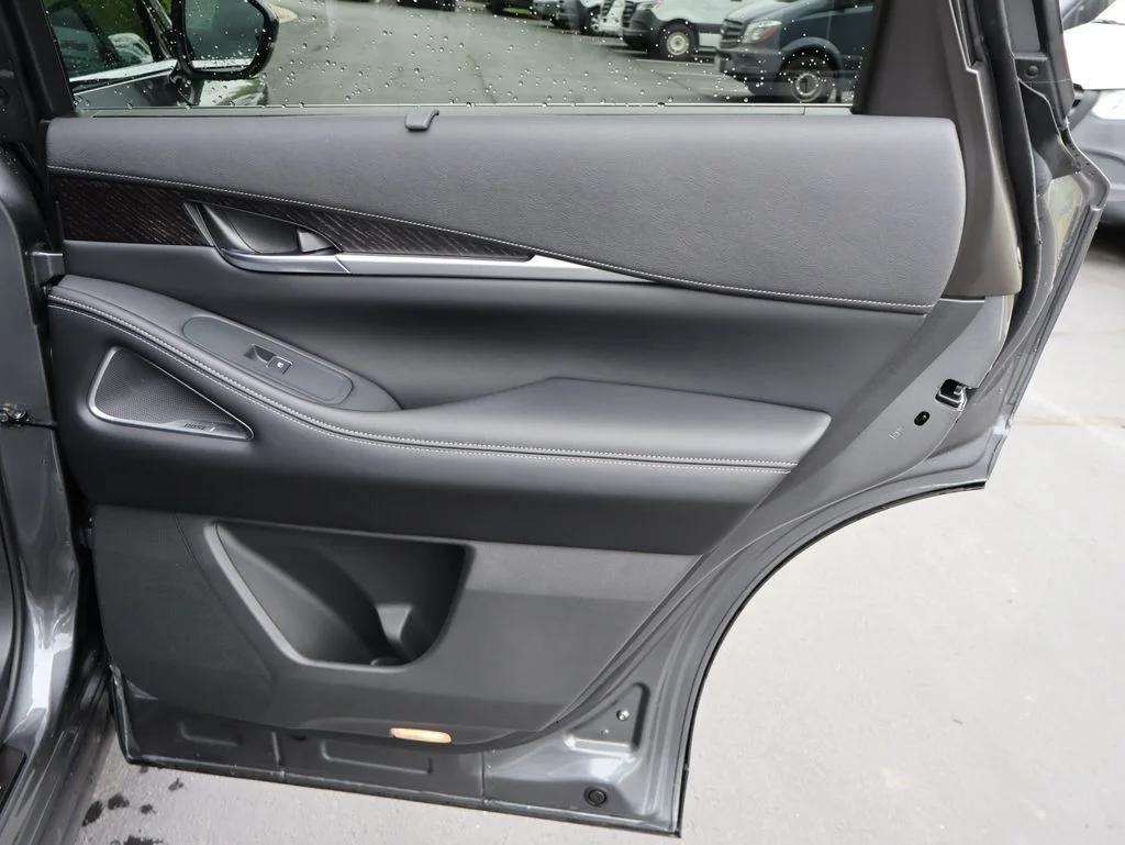 Used 2025 Gray INFINITI Sensory image 16