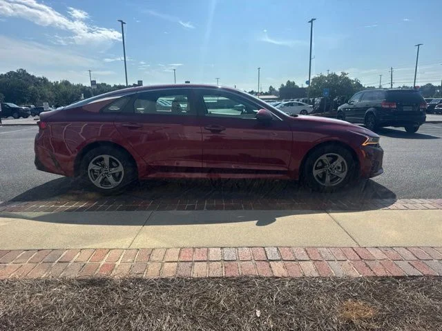 Used 2023 Red Kia LXS image 5