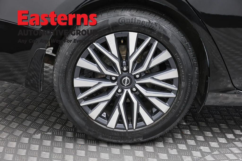 Used 2024 Black Nissan 2.5 SV image 30