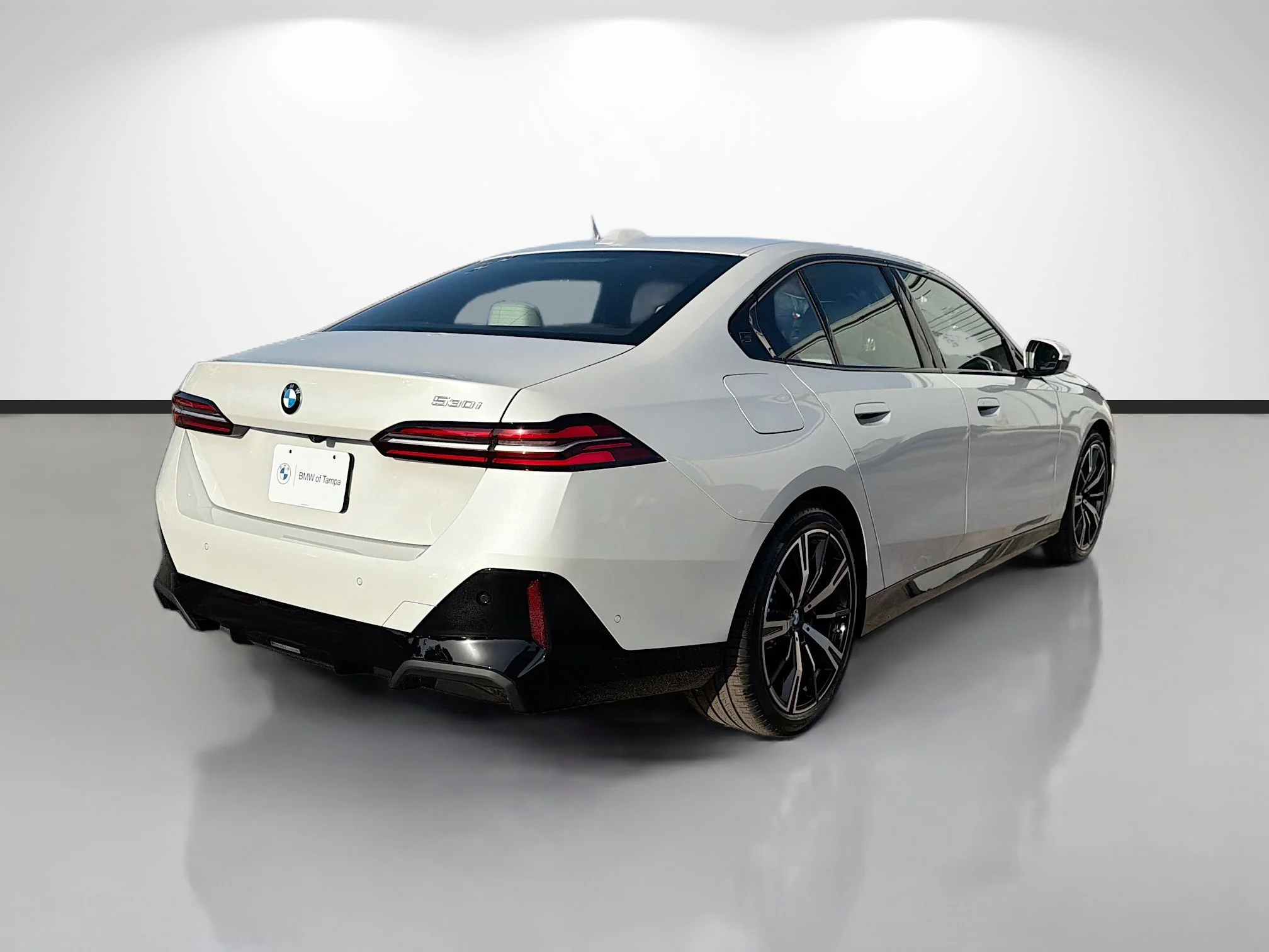 New 2027 Mineral White Metallic BMW 530i image 3