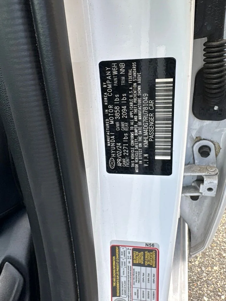 Used 2024 White Hyundai SEL image 16