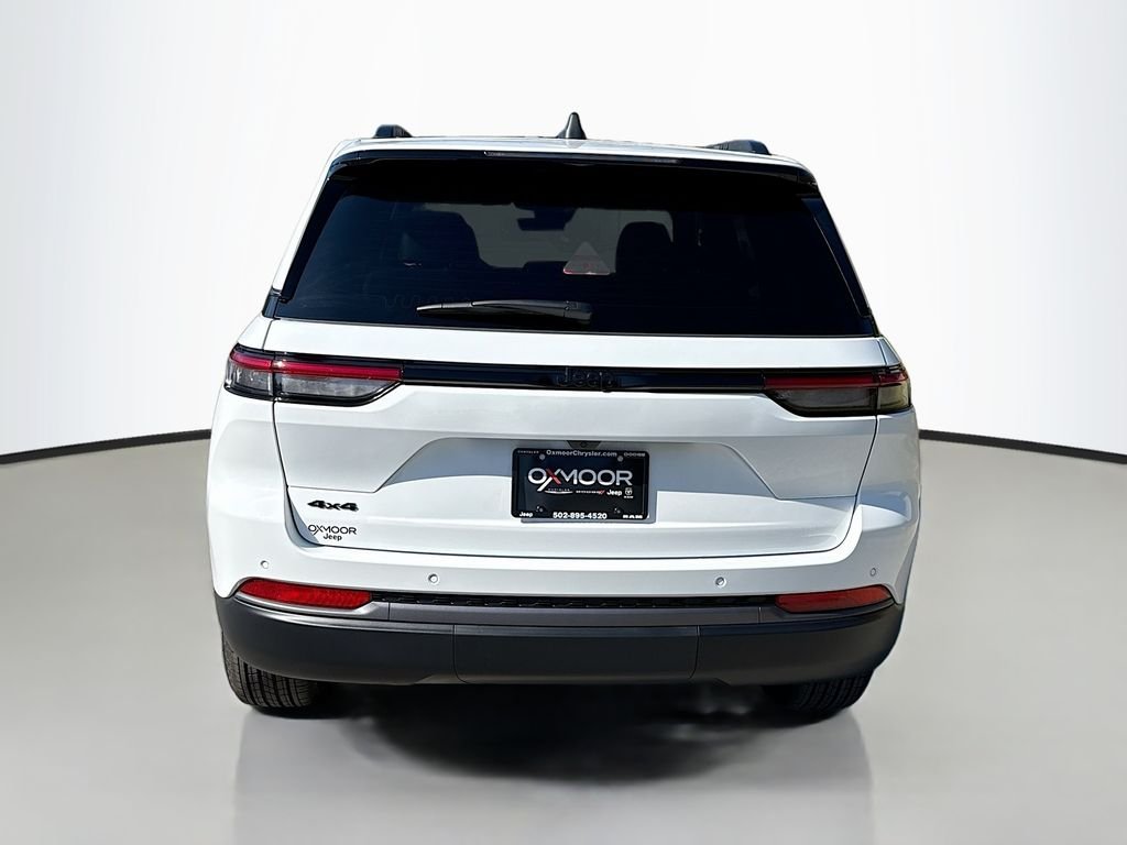 New 2026 Bright White Clear-Coat Exterior Paint Jeep Laredo Altitude image 5