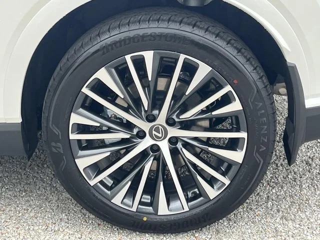 New 2026 Eminent White Pearl Lexus PREMIUM PLUS image 11