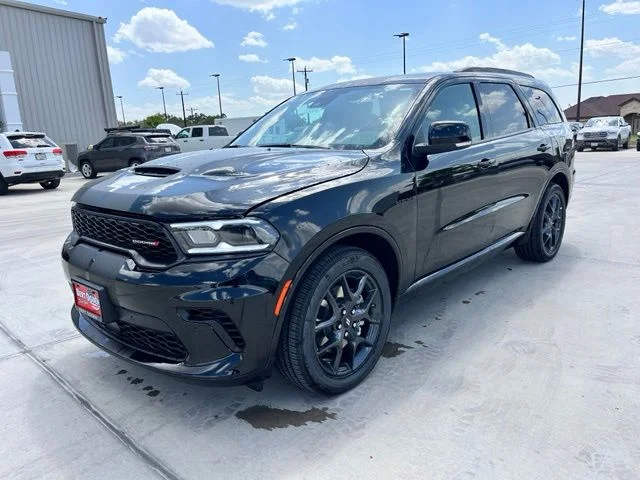 New 2026 Diamond Black Clear-Coat Exterior Paint Dodge GT Plus HEMI V8 image 3
